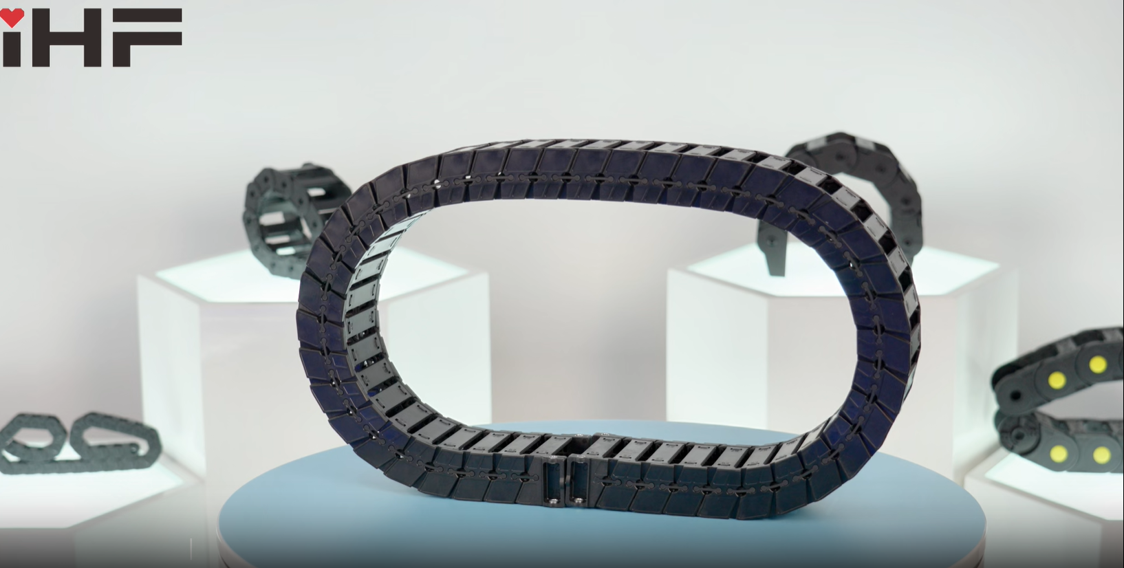 エンジニアリングの柔軟性：現代の製造業の課題に対応するカスタムケーブルキャリア